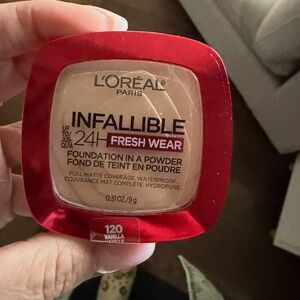 L'Oreal Compact Powder Foundation in Deep Red-Trim Case